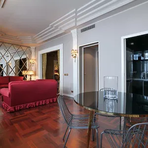 https://luxury-galleria-apt-milan-duomo.italymilanhotels.net