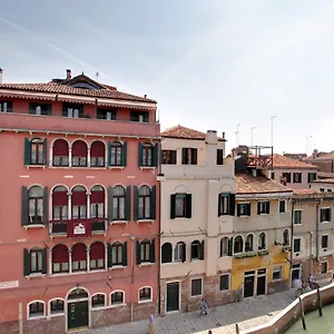 palazzo-schiavoni.hotelslidodijesolo.com/