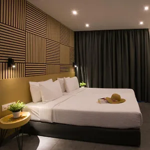 https://bnb-white-luxury.hotelschalkidiki.net